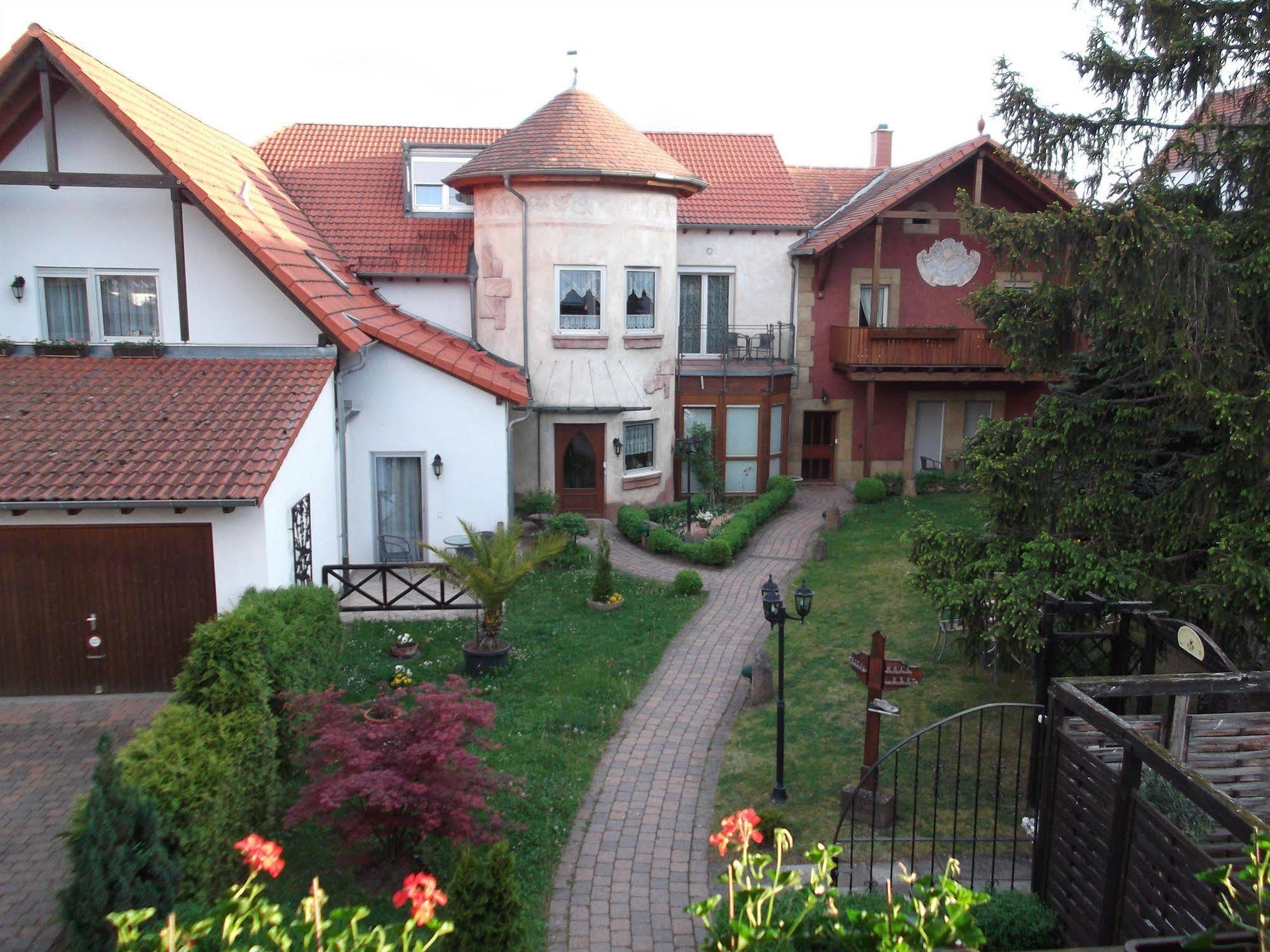 Hotel Gutshof Ziegelhütte Edenkoben Exterior foto
